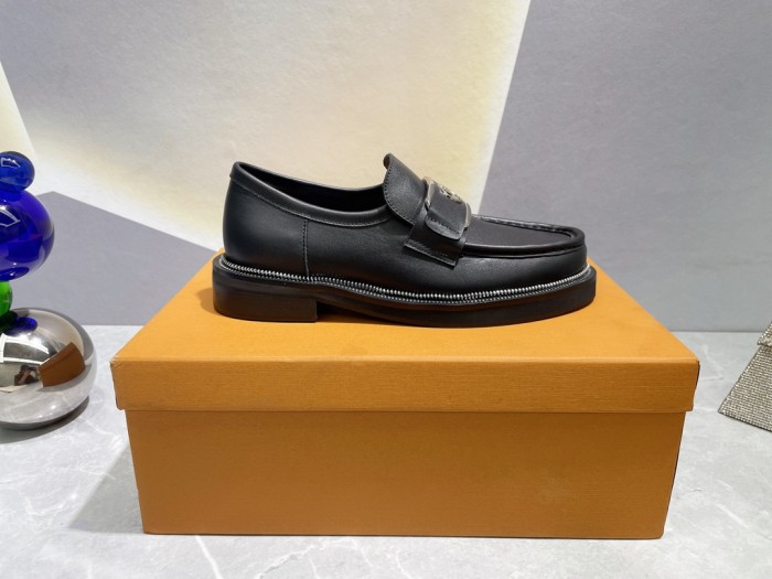 Louis Vuitton shoes WOMEN 3