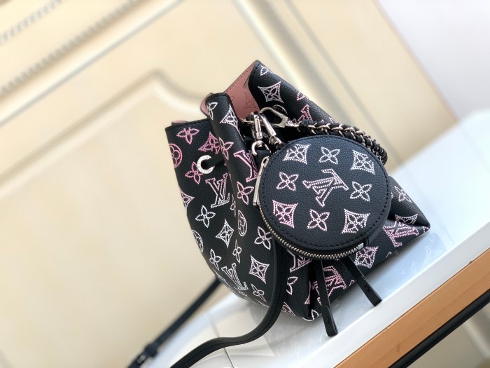 Handbag Louis Vuitton M21096 size9 x 22 x 14