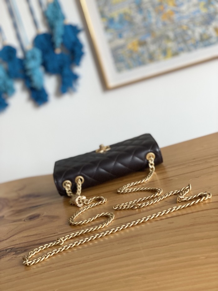 Handbag Chanel 81221 size 19 cm