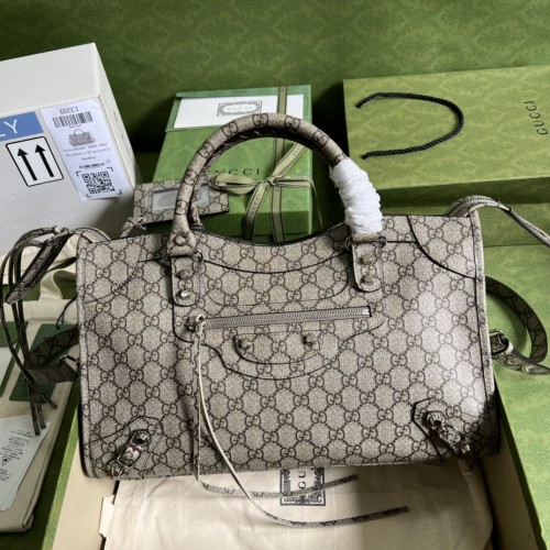 Handbag Gucci size 681695 size 39*14*24 cm