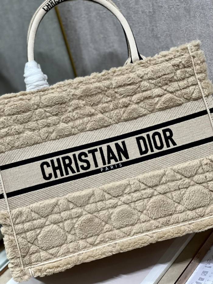 Handbag Dior 1286 size 36×28 cm