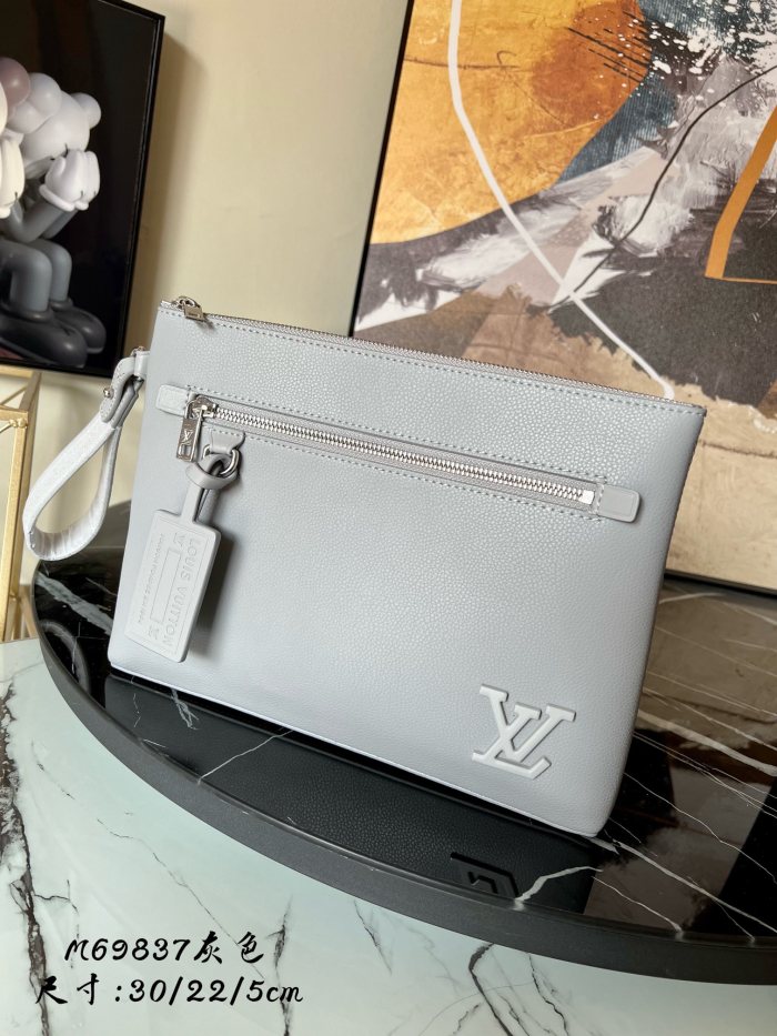 Handbag Louis Vuitton M69837 LV Aerogram iPad size:30 x 22 x 5cm