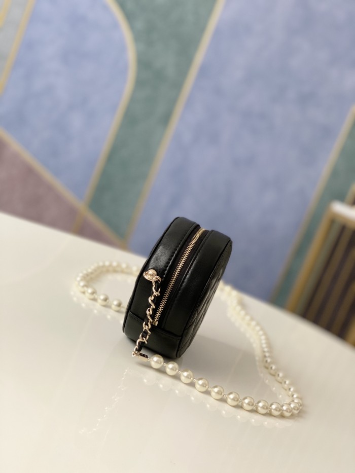 Handbag Chanel 81183 size 12x12x4.5 cm