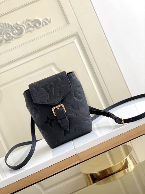 Handbag Louis Vuitton M80738 size 13 x 19 x 8 cm