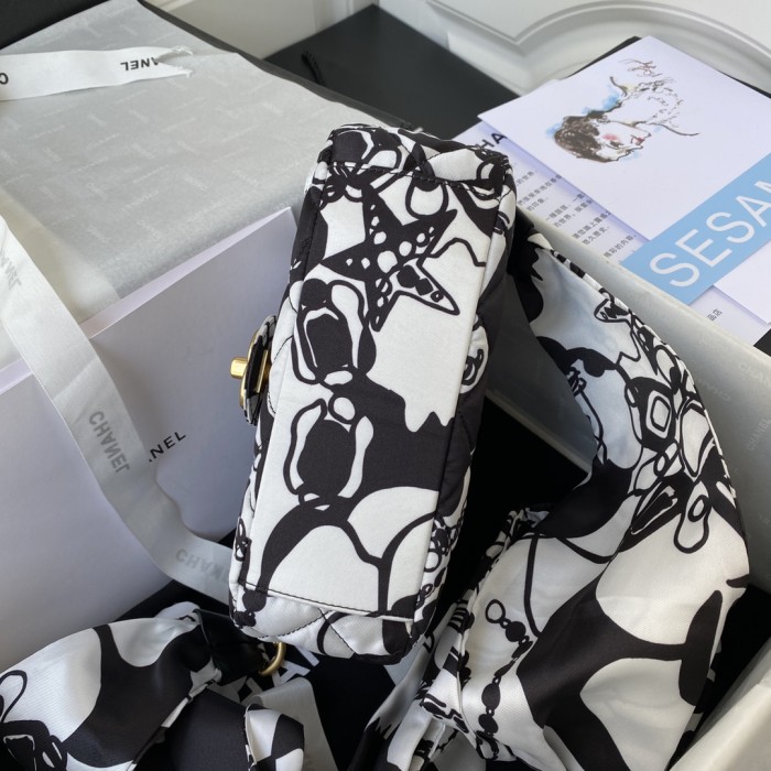 Handbag Chanel AS3004 size 15X20X7 cm