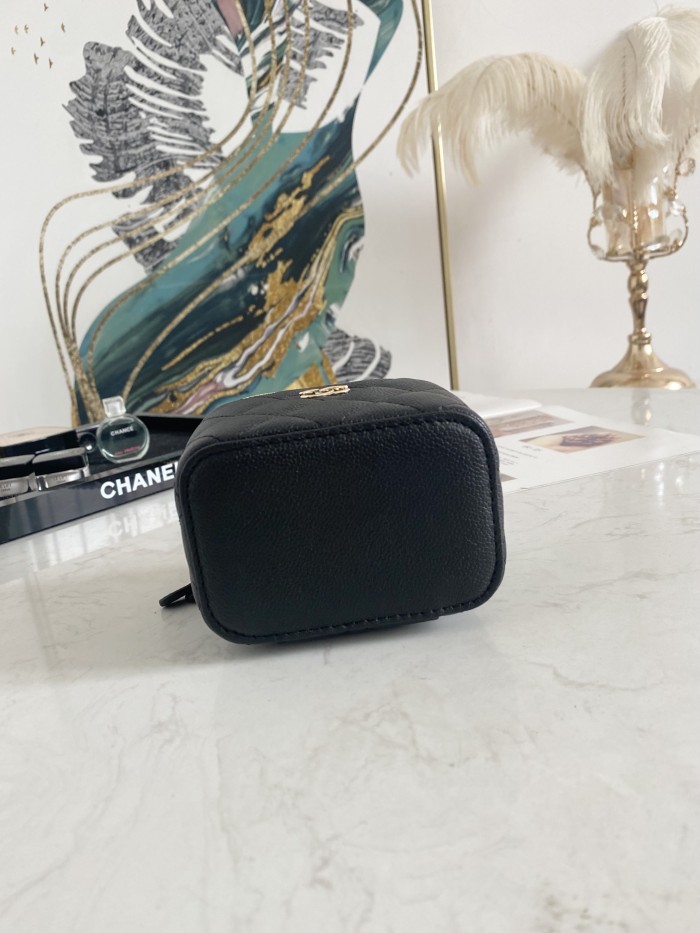 Handbag Chanel 81186 size 10.5-8.5-7 cm