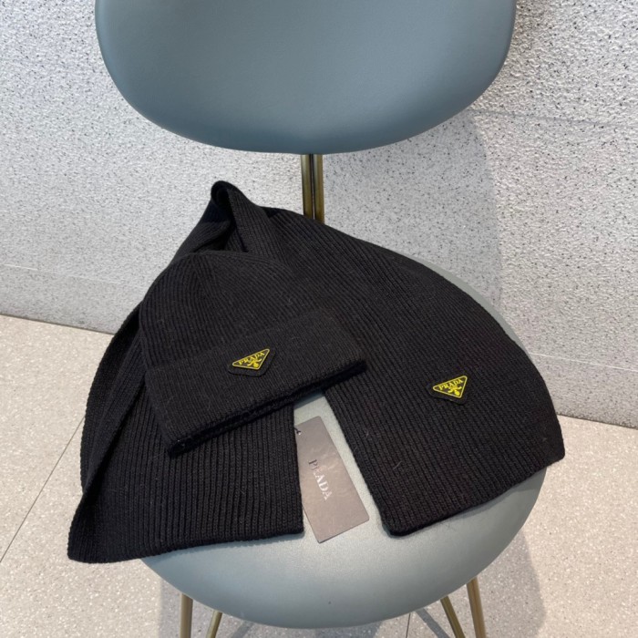 Hat & Scarf Prada 4