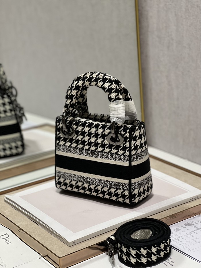 Handbag Dior 9028 size 17×7.5×14 cm