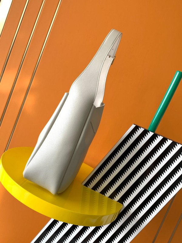 Handbags SAINT LAURENT 713938 size 22x22x10 cm