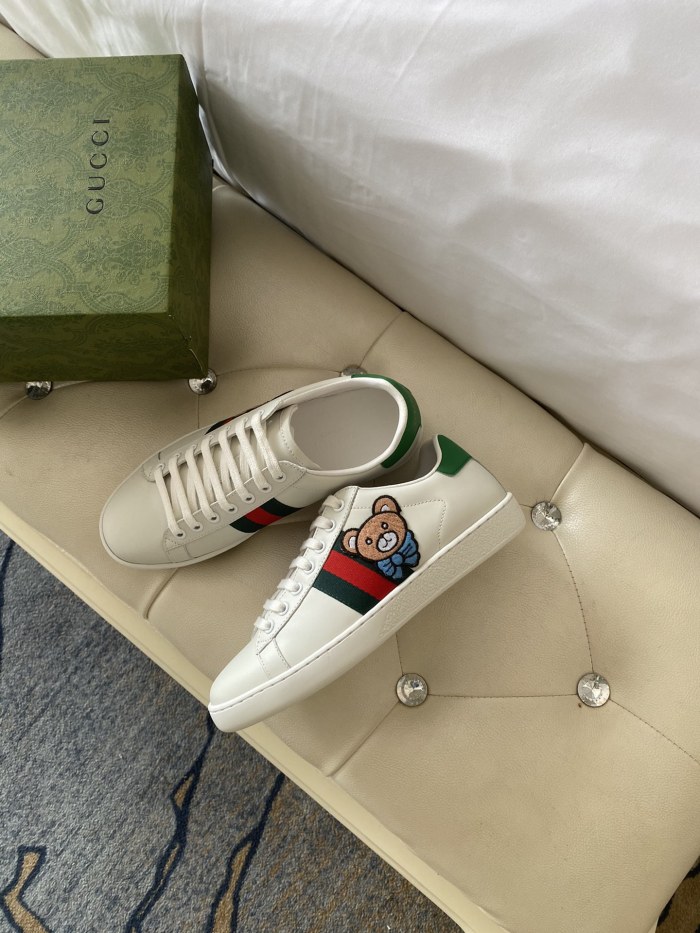 Gucci Women's Ace sneaker with bee sneaker 4