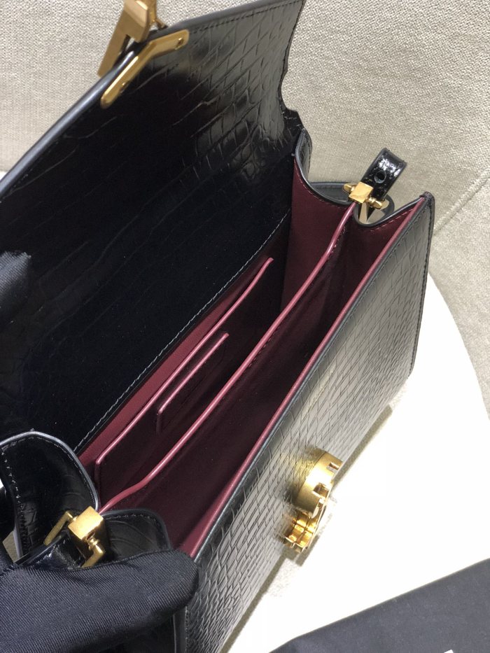 Handbags SAINT LAURENT 602716 size 20x16x7.5 cm