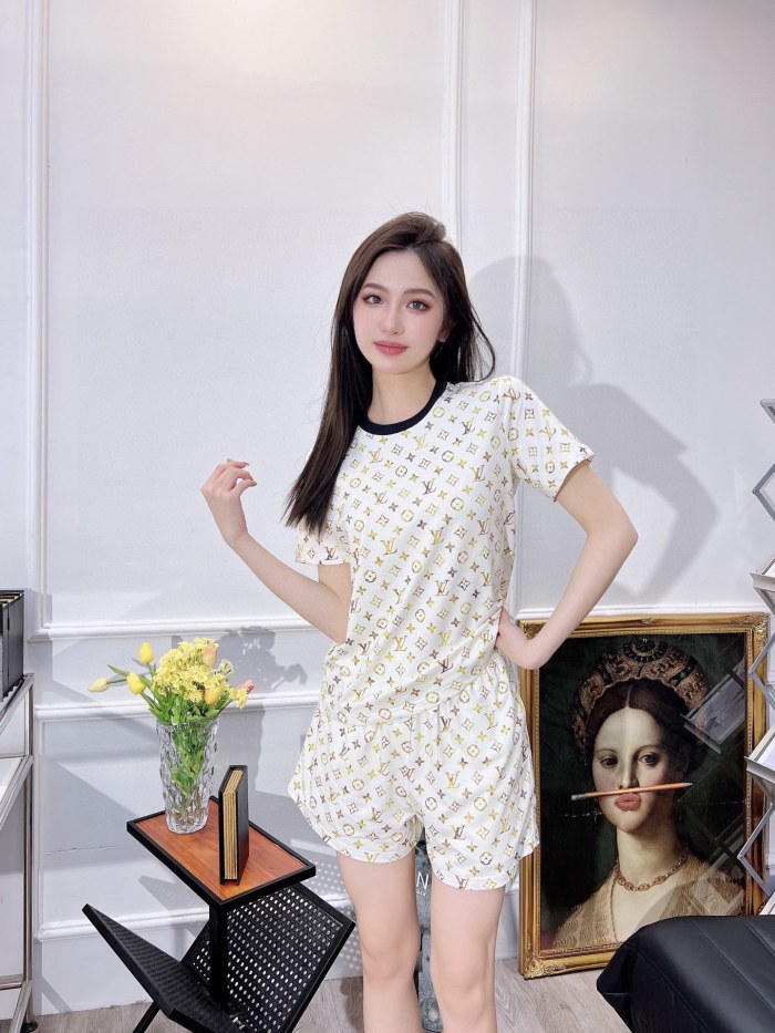 Clothes Louis Vuitton 411