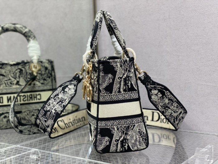 Handbag Dior size 24 cm