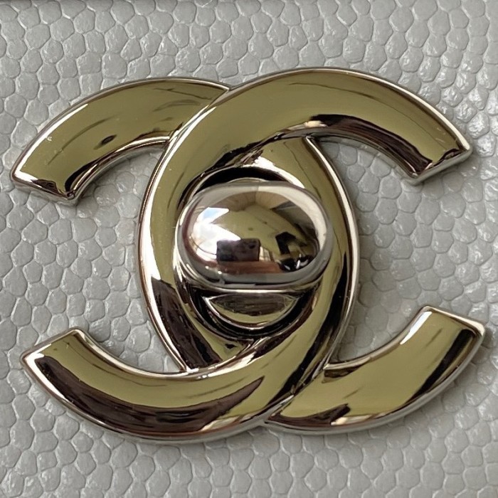 Handbag Chanel size 17 cm