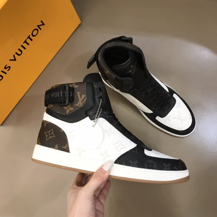Louis Vuitton Rivoli sneaker 21