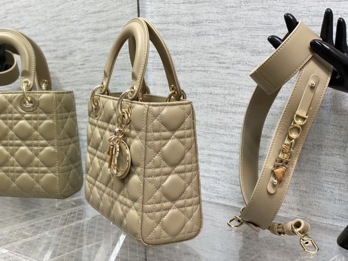 Handbag Dior size 20 cm