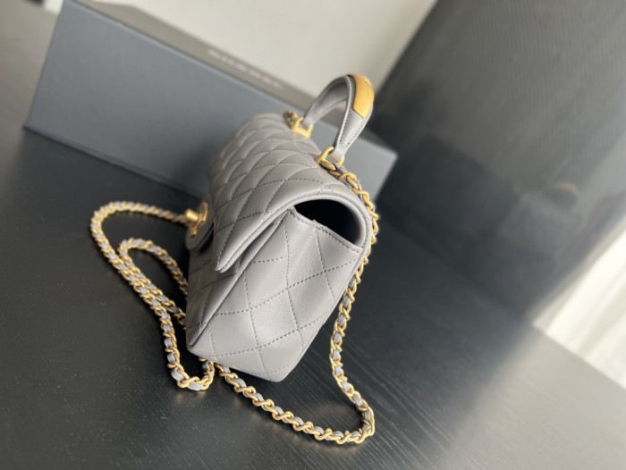 Handbag Chanel 2431 size 20cmx12cmx6 cm