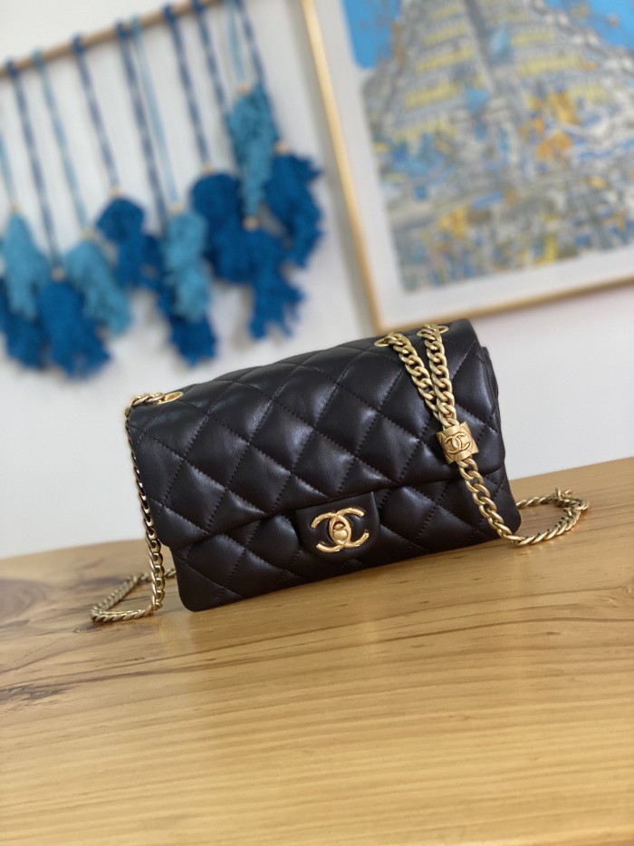 Handbag Chanel AS3393 size 14x22x8 cm