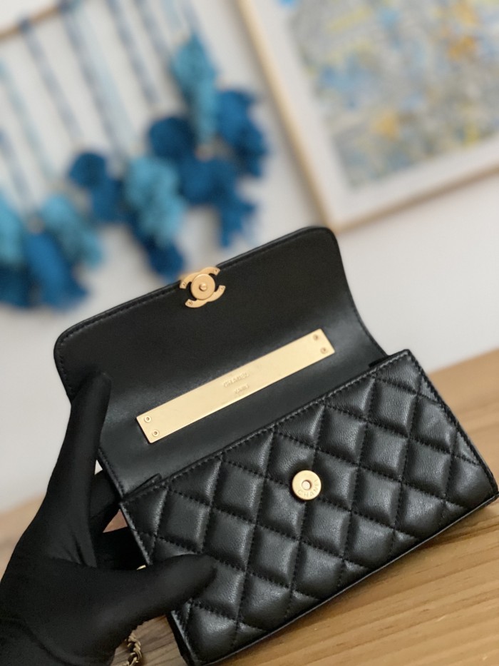 Handbag Chanel AP81214 size 10*18*4.5 cm