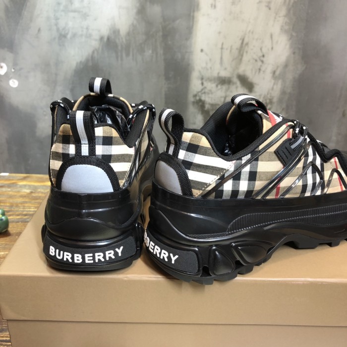 Burberry Arthur Vintage Sneaker 35