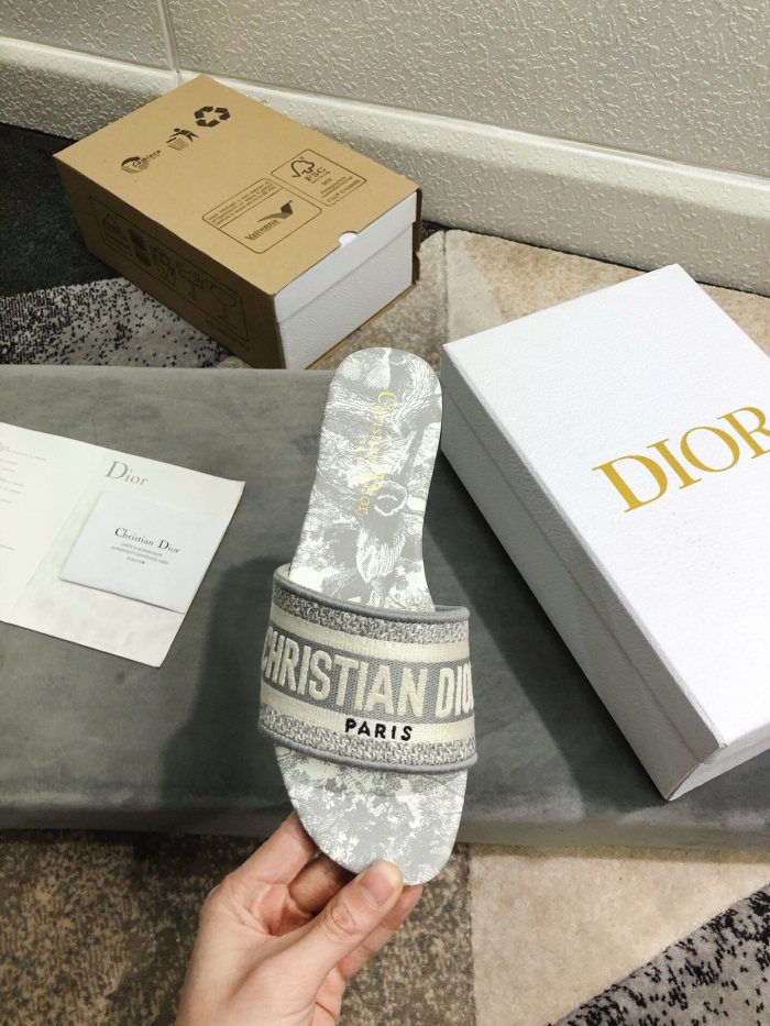 Dior Dway Slide 4