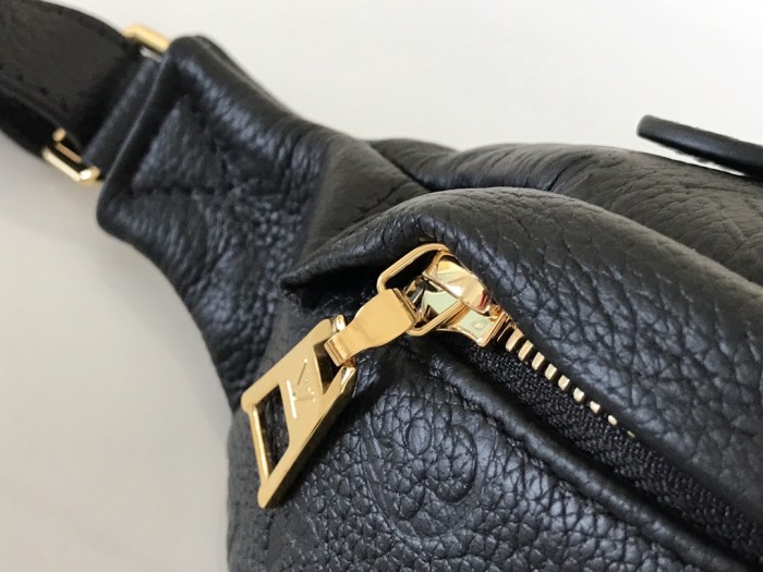 Handbag Louis Vuitton M44812 size 37*14*13 cm