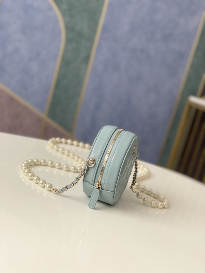 Handbag Chanel 81183 size 12x12x4.5 cm