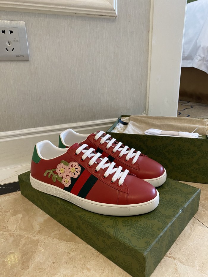 Gucci Women's Ace sneaker with bee sneaker 4