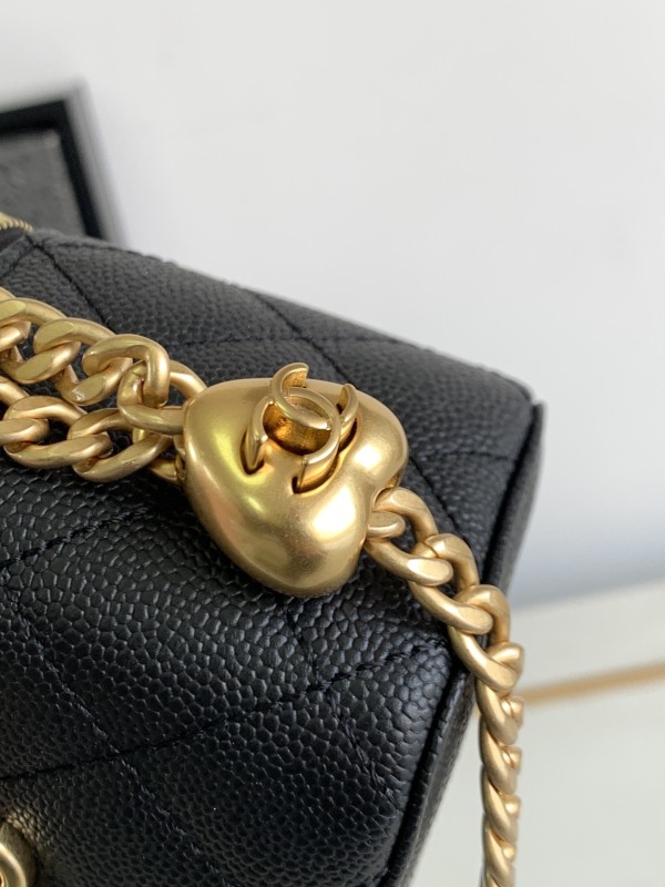 Handbag Chanel size 10.5 8.5 7 cm