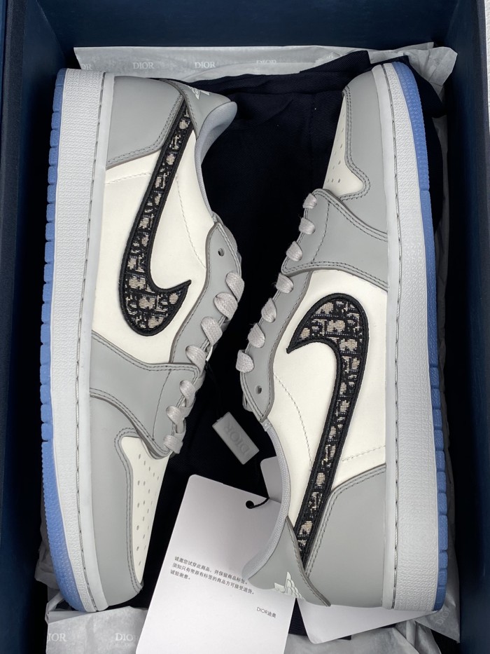 Jordan 1 Retro Low Dior