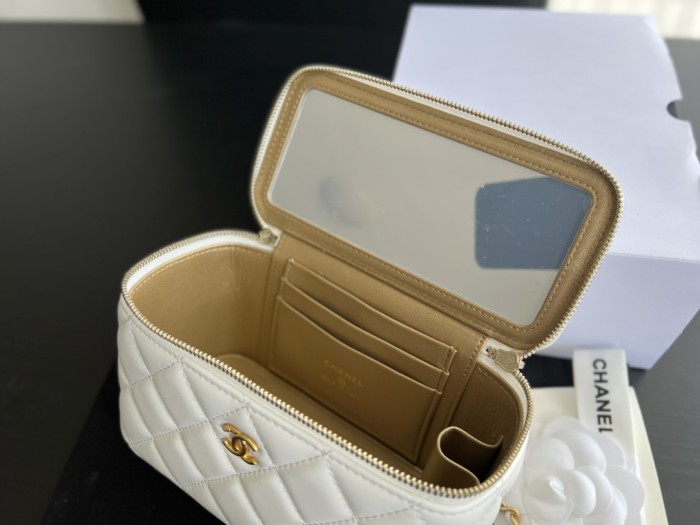 Handbag Chanel AP2303 size 17cmx9.5cmx8 cm