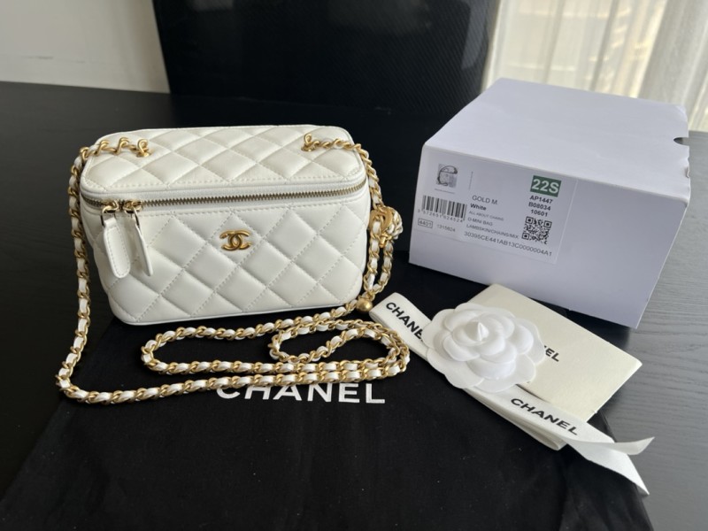 Handbag Chanel AP2303 size 17cmx9.5cmx8 cm