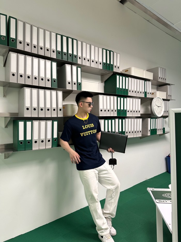 Clothes Louis Vuitton 339