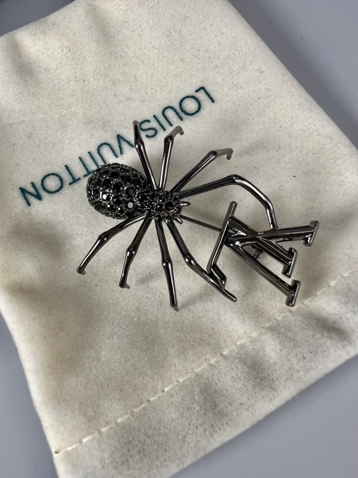 Clothes Louis Vuitton 99