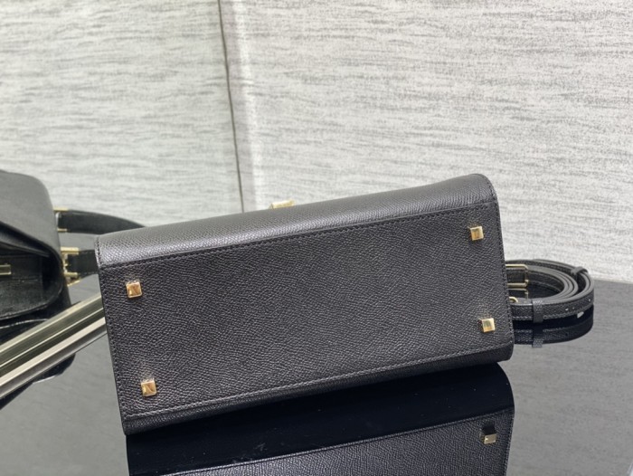 Handbag VALEXTRA size 𝟐𝟔*𝟐𝟎*𝟏𝟐 𝐂𝐦