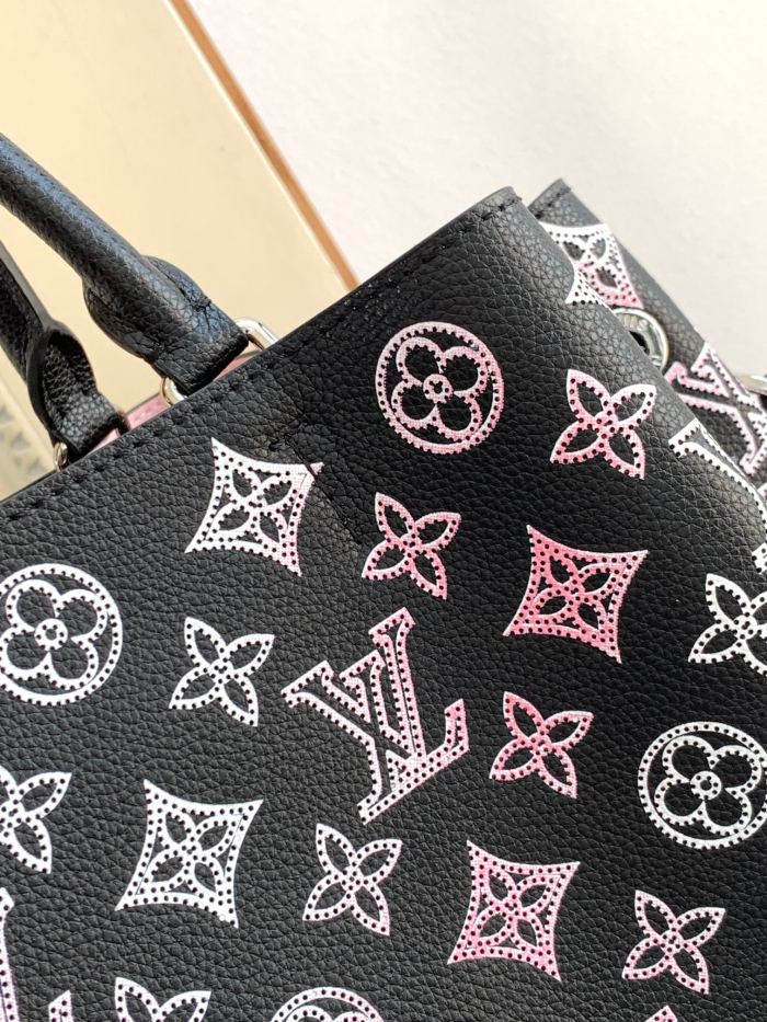 Handbag Louis Vuitton M21107 size32x23x13cm
