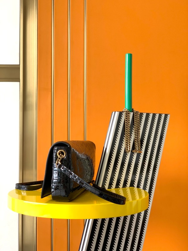 Handbags SAINT LAURENT 632014 size 26x13.5x4.5 cm