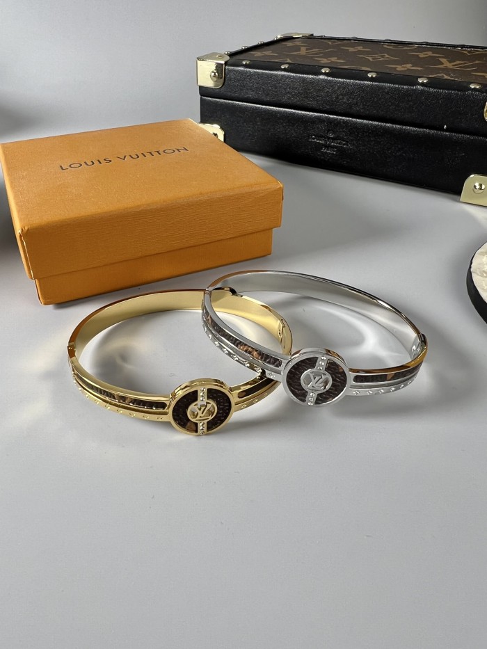 Clothes Louis Vuitton 84