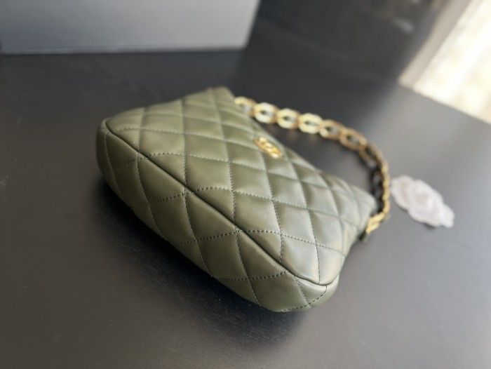 Handbag Chanel size 17.5cm24cm6 cm