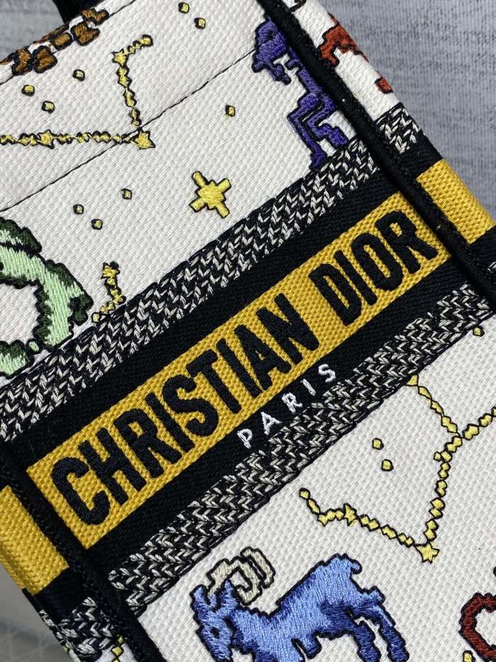 Handbag Dior size 13.5*5*18 cm