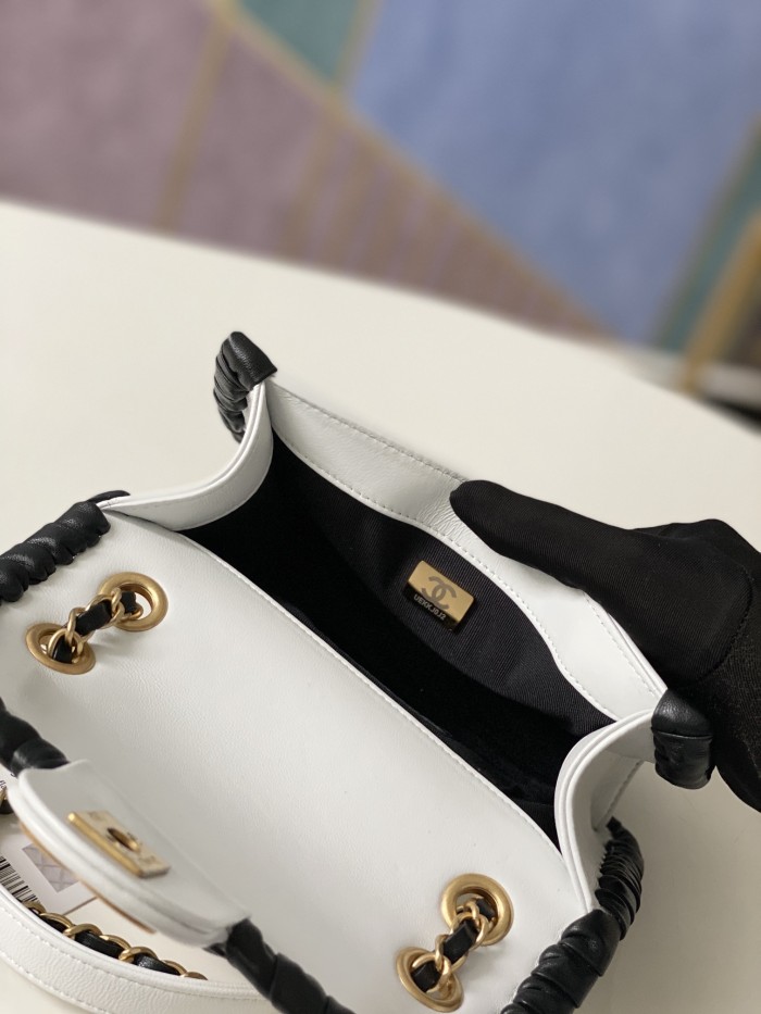 Handbag Chanel AS2495 size 19x15x6 cm