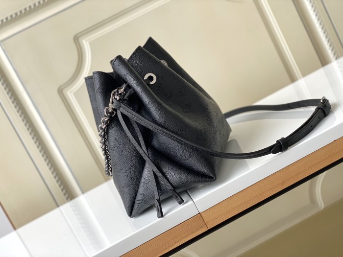 Handbag Louis Vuitton 57070 size 19 x 22 x 14 cm