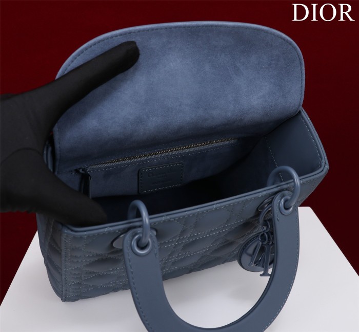 Handbag Dior M0565 size 32*24*12 cm