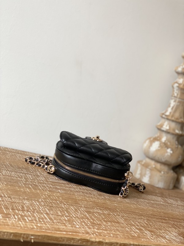 Handbag Chanel 81203 size 12×13×5.5 cm