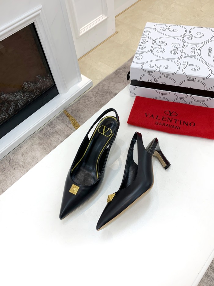 VALENTINO GARAVANI Rockstud WOMEN 37