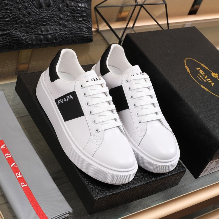 Prada Low Top sneaker 36