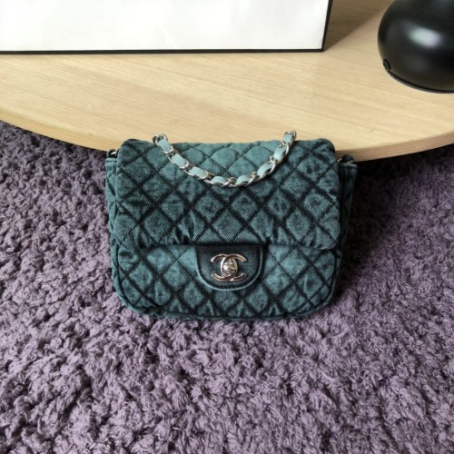 Handbag Chanel S1309 size 12x23x8 cm