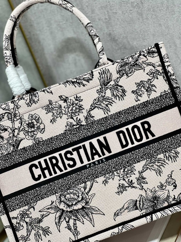 Handbag Dior 1286 size 36×28 cm