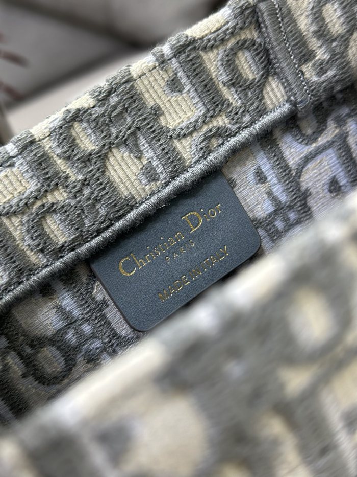 Handbag Dior M1286 size 26.5 x 21 x 14 cm