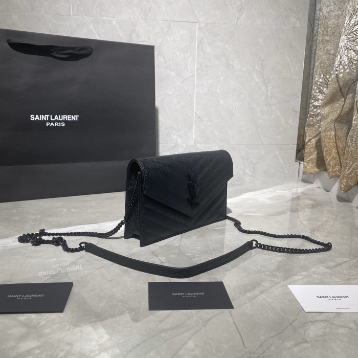 Handbags SAINT LAURENT 393953 size 19x11.5x4 cm